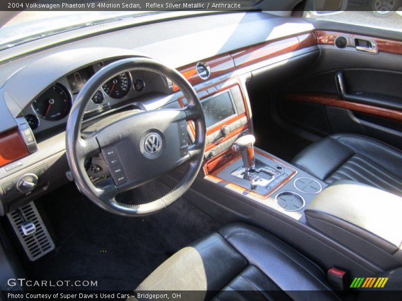 Dashboard of 2004 Phaeton V8 4Motion Sedan