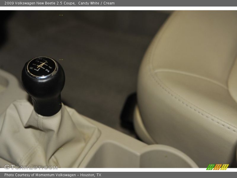 Candy White / Cream 2009 Volkswagen New Beetle 2.5 Coupe