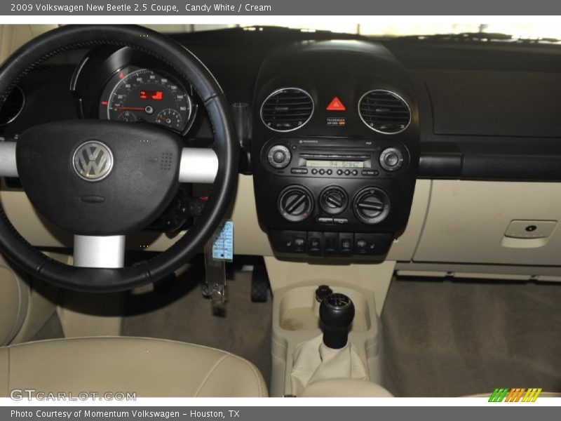 Candy White / Cream 2009 Volkswagen New Beetle 2.5 Coupe