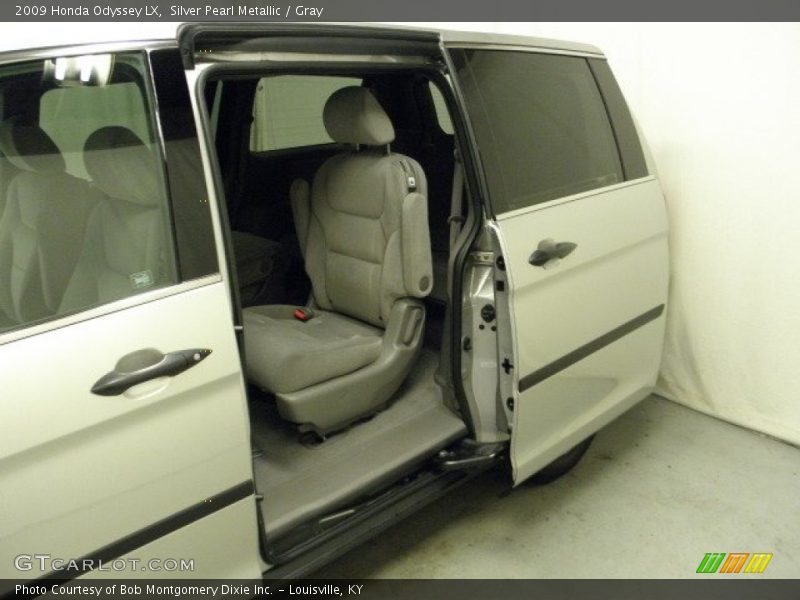 Silver Pearl Metallic / Gray 2009 Honda Odyssey LX