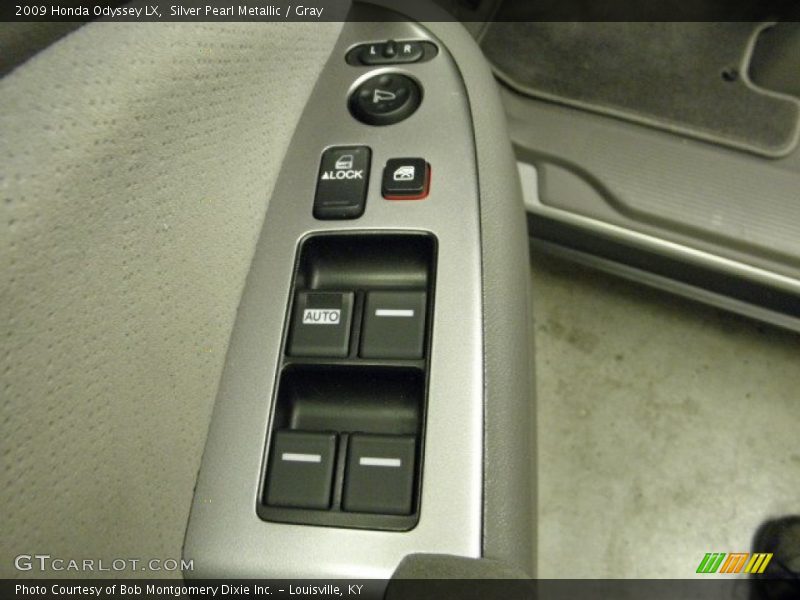 Silver Pearl Metallic / Gray 2009 Honda Odyssey LX