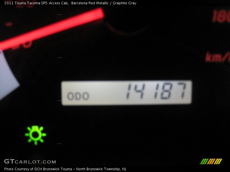 Barcelona Red Metallic / Graphite Gray 2011 Toyota Tacoma SR5 Access Cab