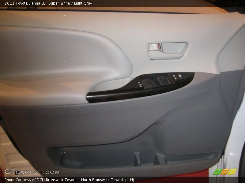 Super White / Light Gray 2011 Toyota Sienna LE
