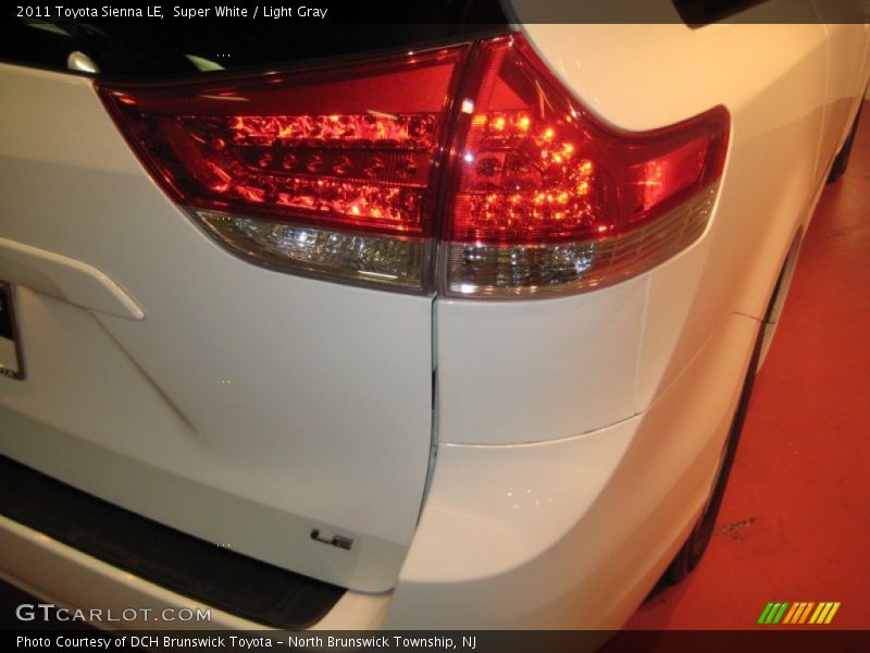 Super White / Light Gray 2011 Toyota Sienna LE