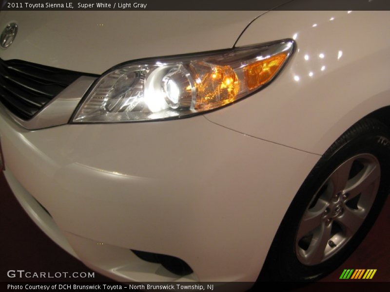 Super White / Light Gray 2011 Toyota Sienna LE