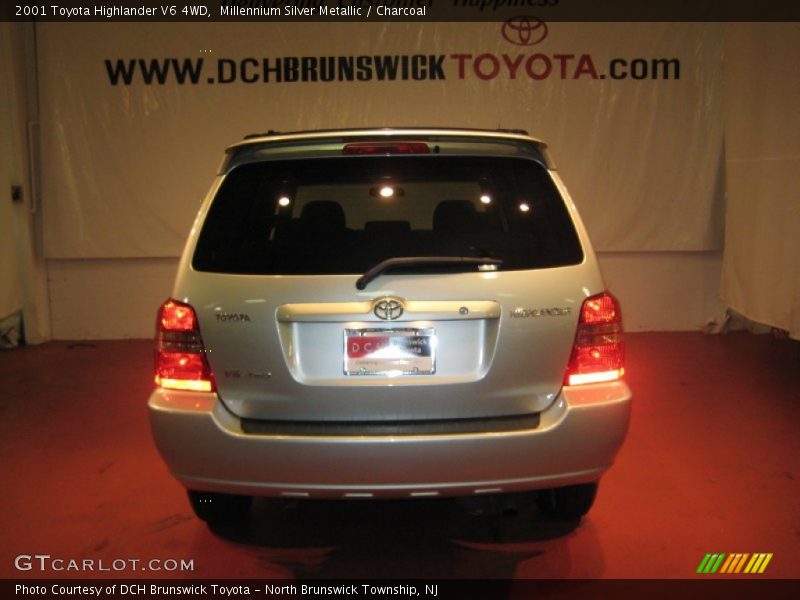 Millennium Silver Metallic / Charcoal 2001 Toyota Highlander V6 4WD