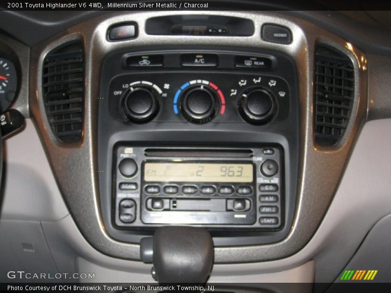 Millennium Silver Metallic / Charcoal 2001 Toyota Highlander V6 4WD
