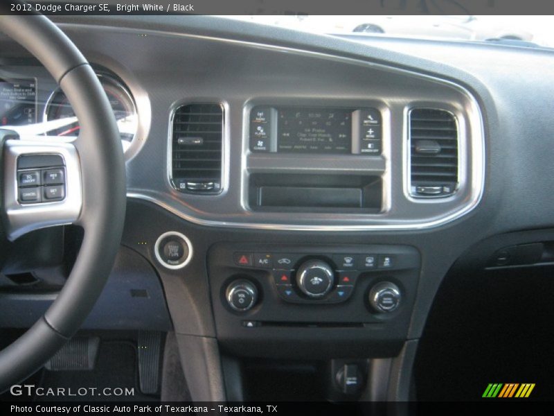 Bright White / Black 2012 Dodge Charger SE