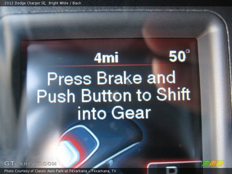 Bright White / Black 2012 Dodge Charger SE