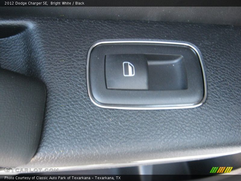 Bright White / Black 2012 Dodge Charger SE
