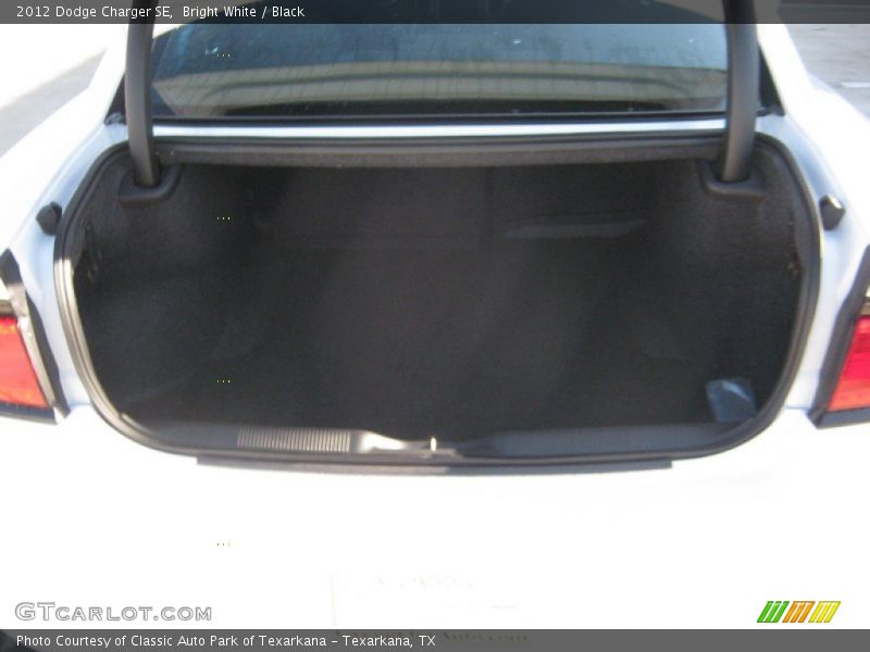 Bright White / Black 2012 Dodge Charger SE