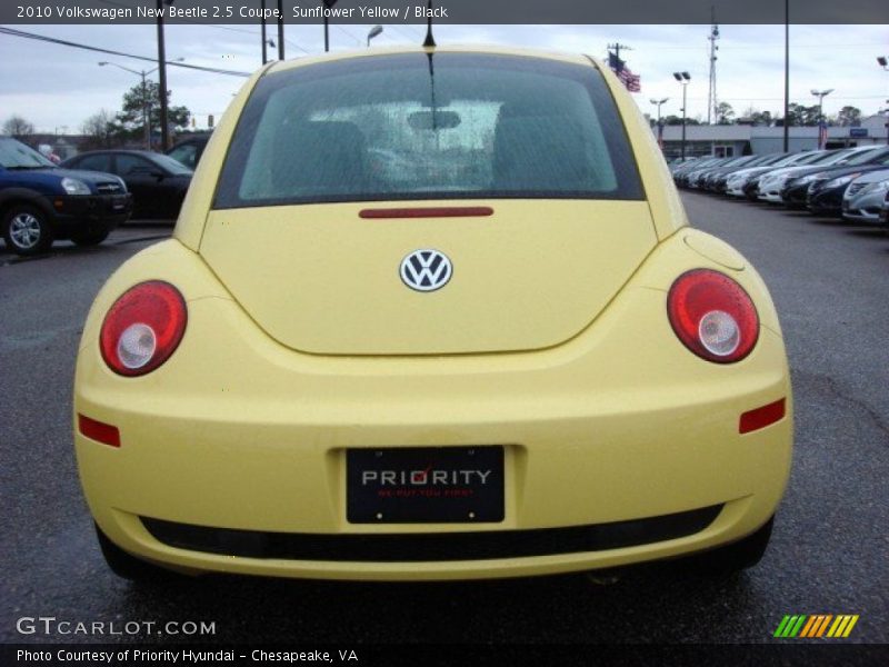 Sunflower Yellow / Black 2010 Volkswagen New Beetle 2.5 Coupe