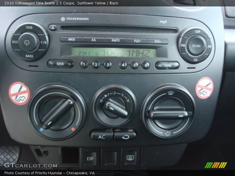 Sunflower Yellow / Black 2010 Volkswagen New Beetle 2.5 Coupe