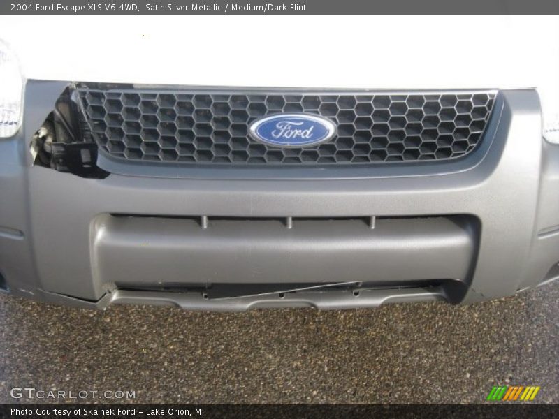 Satin Silver Metallic / Medium/Dark Flint 2004 Ford Escape XLS V6 4WD