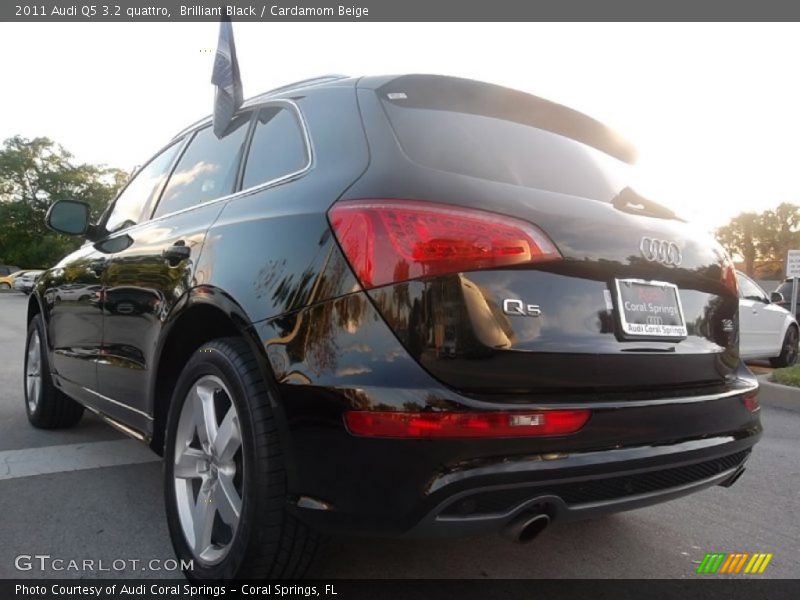 Brilliant Black / Cardamom Beige 2011 Audi Q5 3.2 quattro