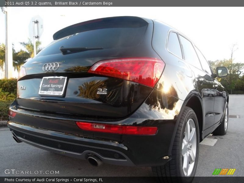 Brilliant Black / Cardamom Beige 2011 Audi Q5 3.2 quattro