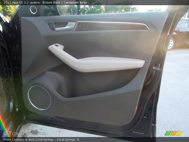 Brilliant Black / Cardamom Beige 2011 Audi Q5 3.2 quattro