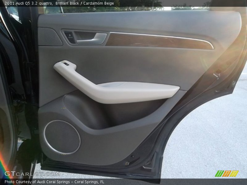 Brilliant Black / Cardamom Beige 2011 Audi Q5 3.2 quattro