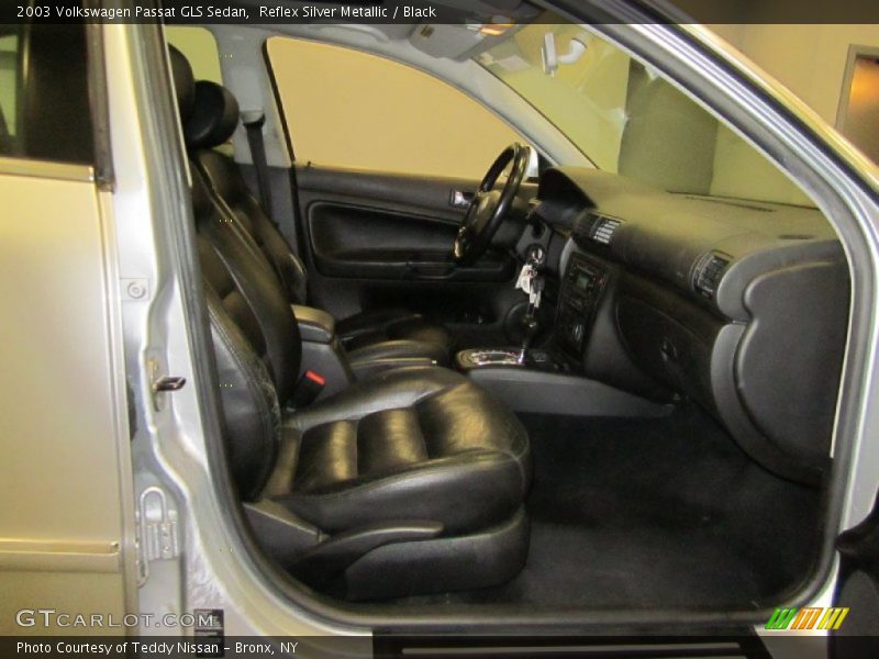 Reflex Silver Metallic / Black 2003 Volkswagen Passat GLS Sedan
