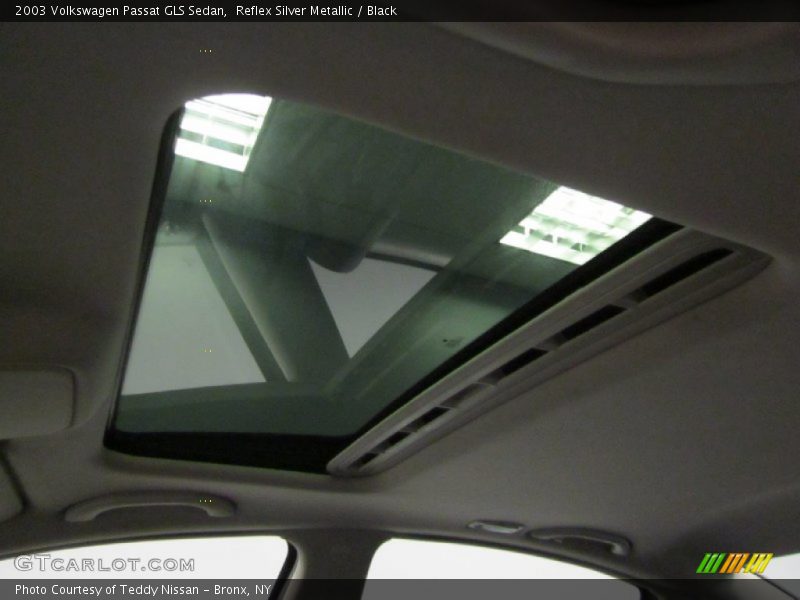 Reflex Silver Metallic / Black 2003 Volkswagen Passat GLS Sedan