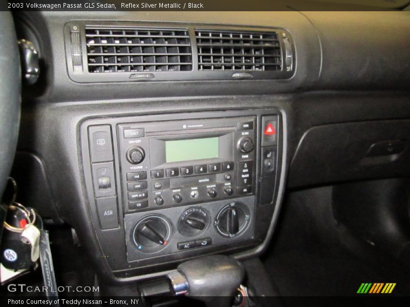 Reflex Silver Metallic / Black 2003 Volkswagen Passat GLS Sedan