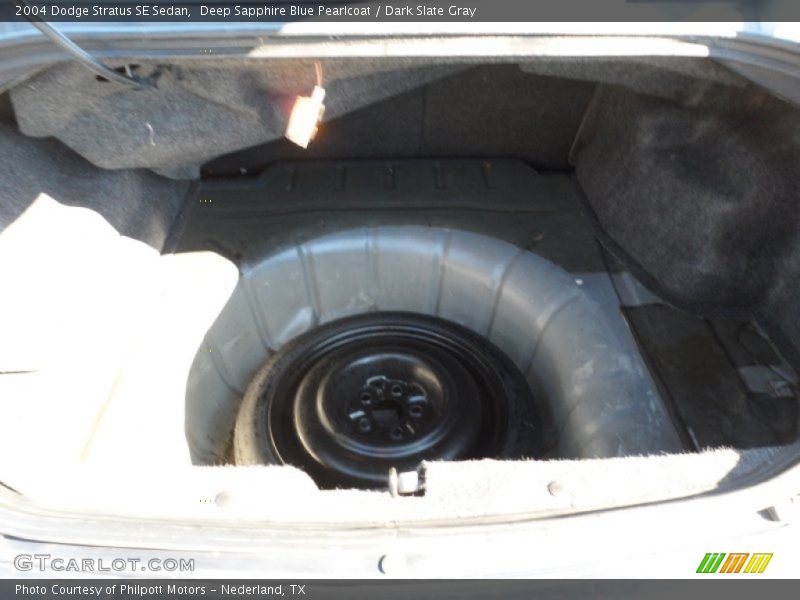 Deep Sapphire Blue Pearlcoat / Dark Slate Gray 2004 Dodge Stratus SE Sedan