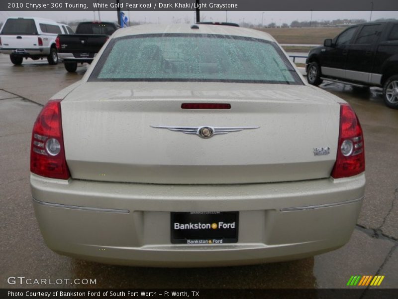 White Gold Pearlcoat / Dark Khaki/Light Graystone 2010 Chrysler 300 Touring