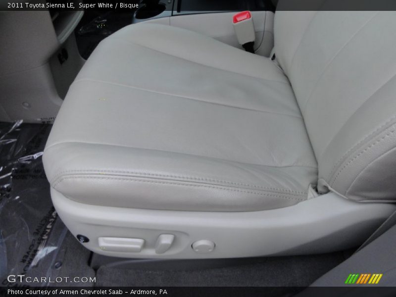 Super White / Bisque 2011 Toyota Sienna LE