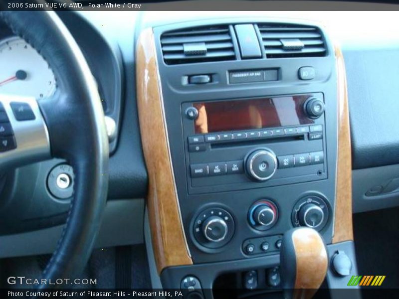 Polar White / Gray 2006 Saturn VUE V6 AWD