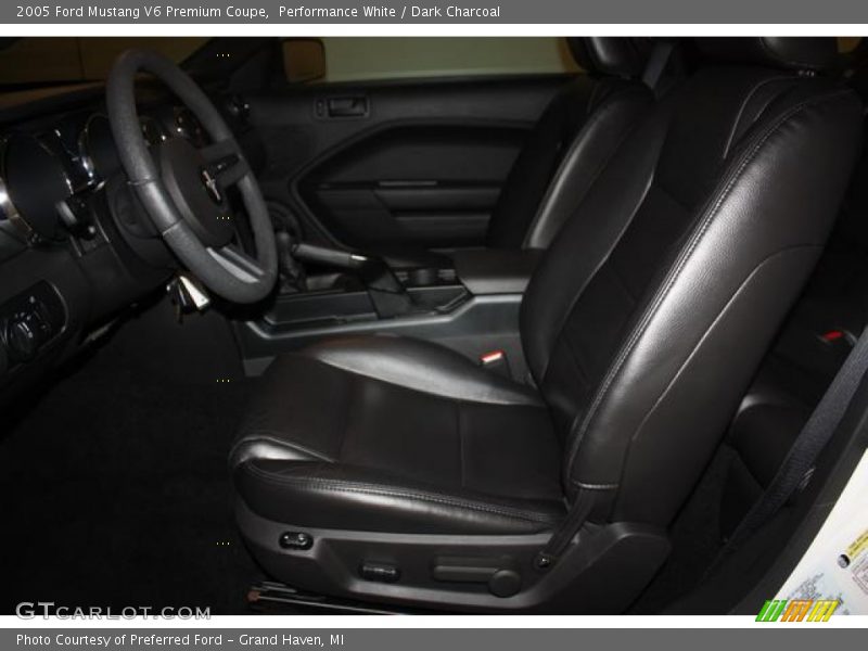 Performance White / Dark Charcoal 2005 Ford Mustang V6 Premium Coupe
