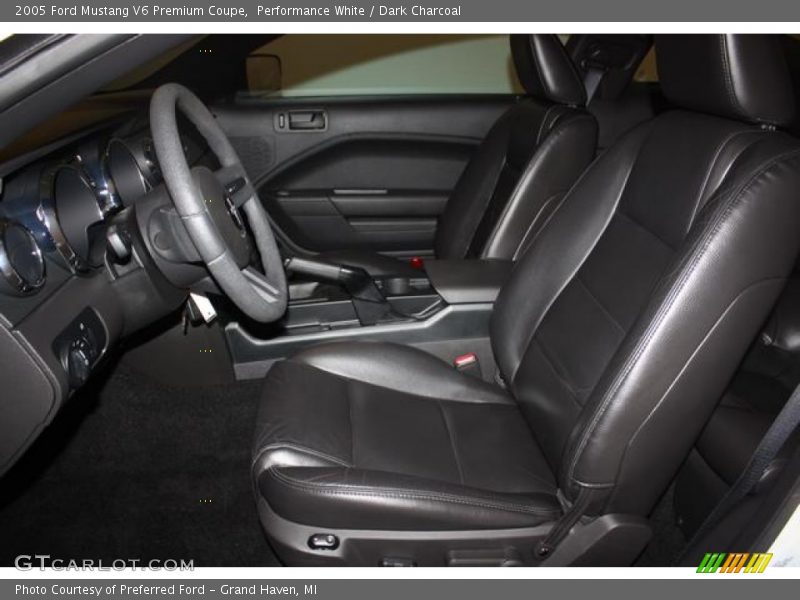 Performance White / Dark Charcoal 2005 Ford Mustang V6 Premium Coupe
