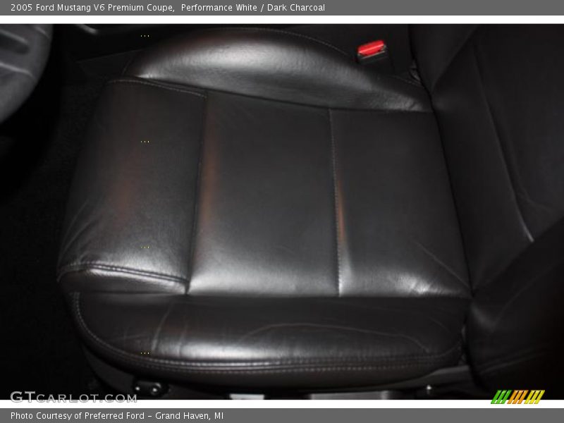 Performance White / Dark Charcoal 2005 Ford Mustang V6 Premium Coupe