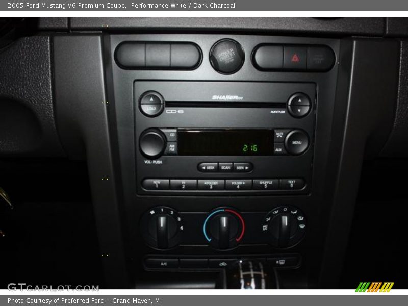 Performance White / Dark Charcoal 2005 Ford Mustang V6 Premium Coupe