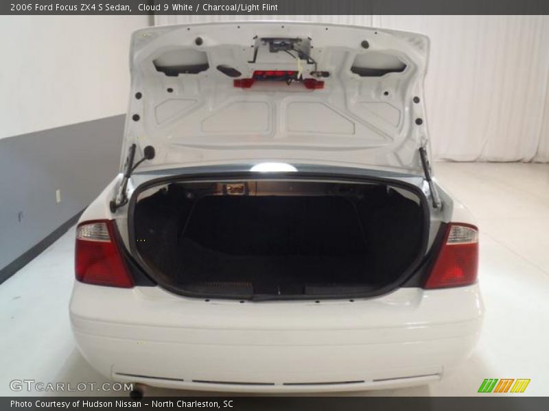 Cloud 9 White / Charcoal/Light Flint 2006 Ford Focus ZX4 S Sedan