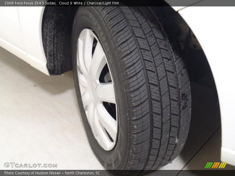 Cloud 9 White / Charcoal/Light Flint 2006 Ford Focus ZX4 S Sedan