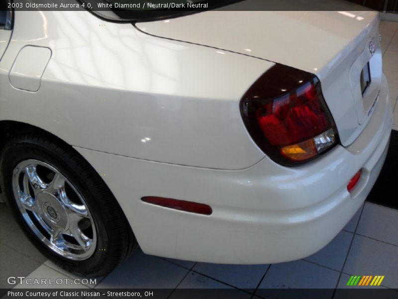 White Diamond / Neutral/Dark Neutral 2003 Oldsmobile Aurora 4.0