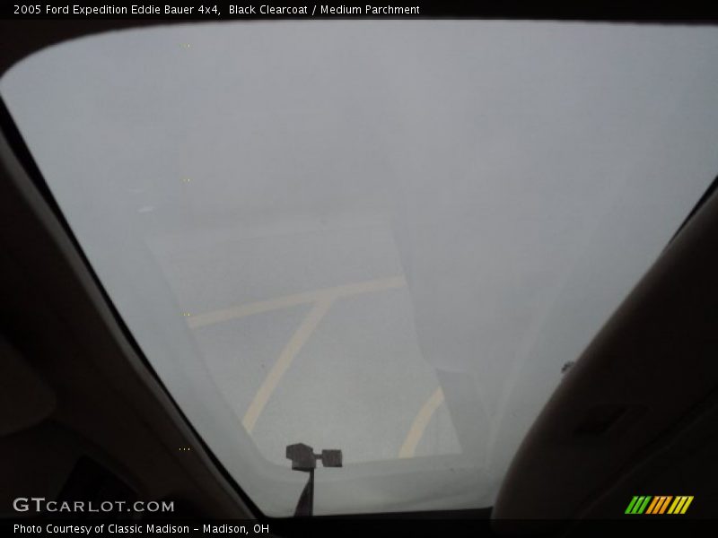 Black Clearcoat / Medium Parchment 2005 Ford Expedition Eddie Bauer 4x4