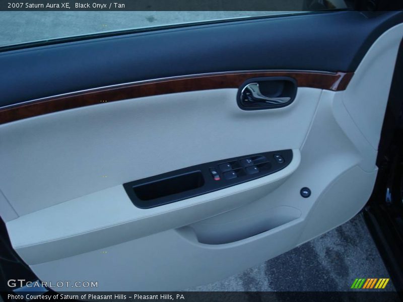 Black Onyx / Tan 2007 Saturn Aura XE