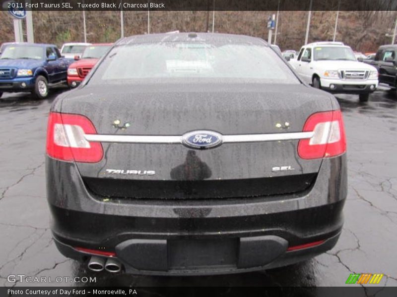 Tuxedo Black / Charcoal Black 2011 Ford Taurus SEL