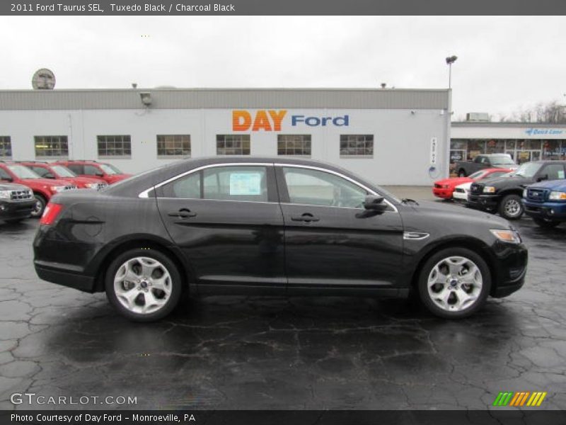 Tuxedo Black / Charcoal Black 2011 Ford Taurus SEL