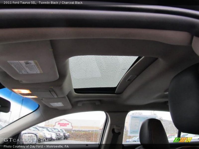 Tuxedo Black / Charcoal Black 2011 Ford Taurus SEL