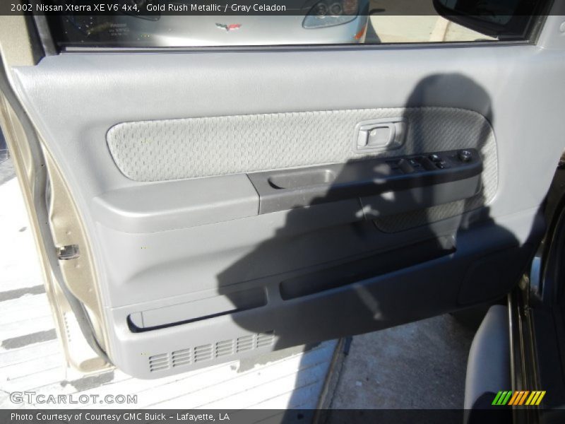 Gold Rush Metallic / Gray Celadon 2002 Nissan Xterra XE V6 4x4
