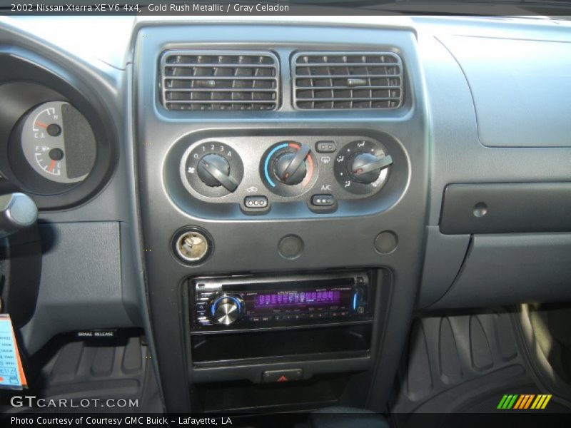 Gold Rush Metallic / Gray Celadon 2002 Nissan Xterra XE V6 4x4