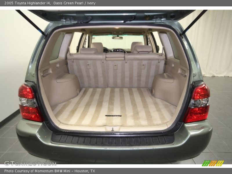 Oasis Green Pearl / Ivory 2005 Toyota Highlander I4