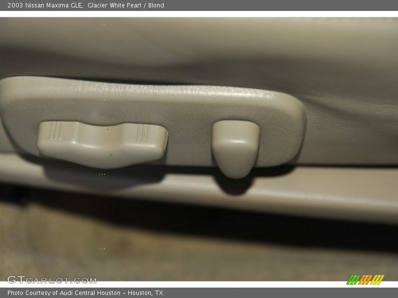 Glacier White Pearl / Blond 2003 Nissan Maxima GLE