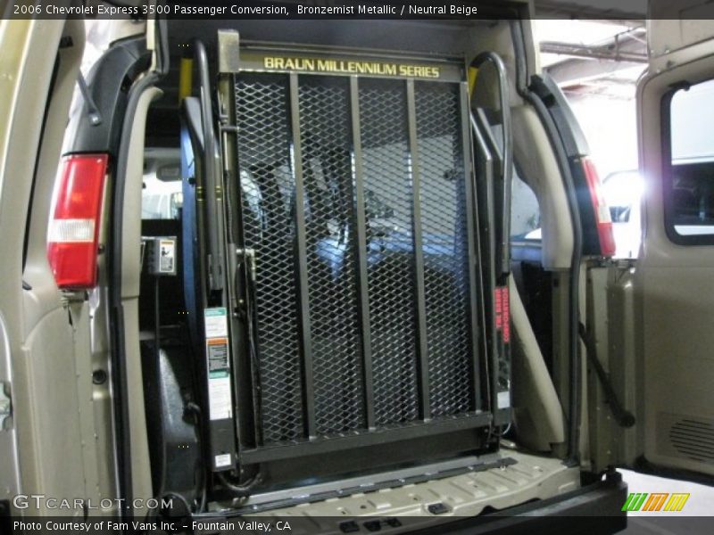 Bronzemist Metallic / Neutral Beige 2006 Chevrolet Express 3500 Passenger Conversion