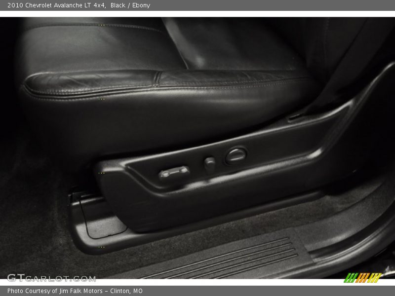 Black / Ebony 2010 Chevrolet Avalanche LT 4x4