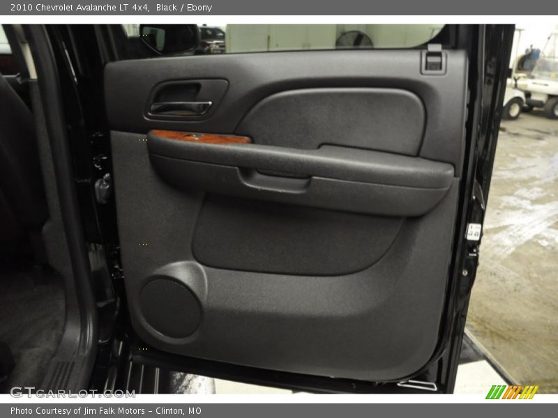 Black / Ebony 2010 Chevrolet Avalanche LT 4x4