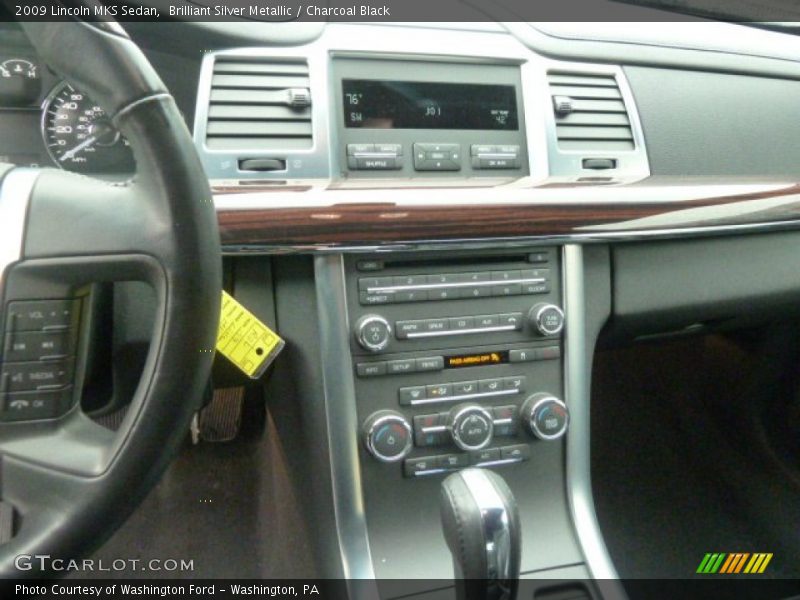 Brilliant Silver Metallic / Charcoal Black 2009 Lincoln MKS Sedan