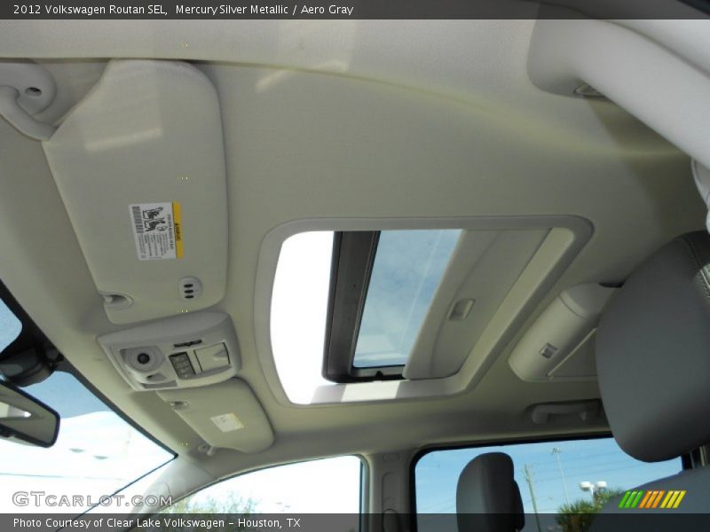 Sunroof of 2012 Routan SEL